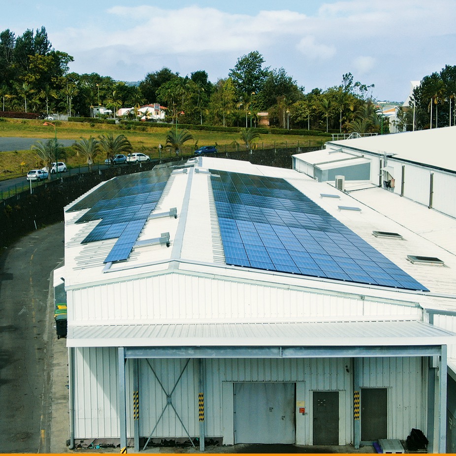 Centrale installée par IXEO sur les toits d'un hypermarché au Tampon